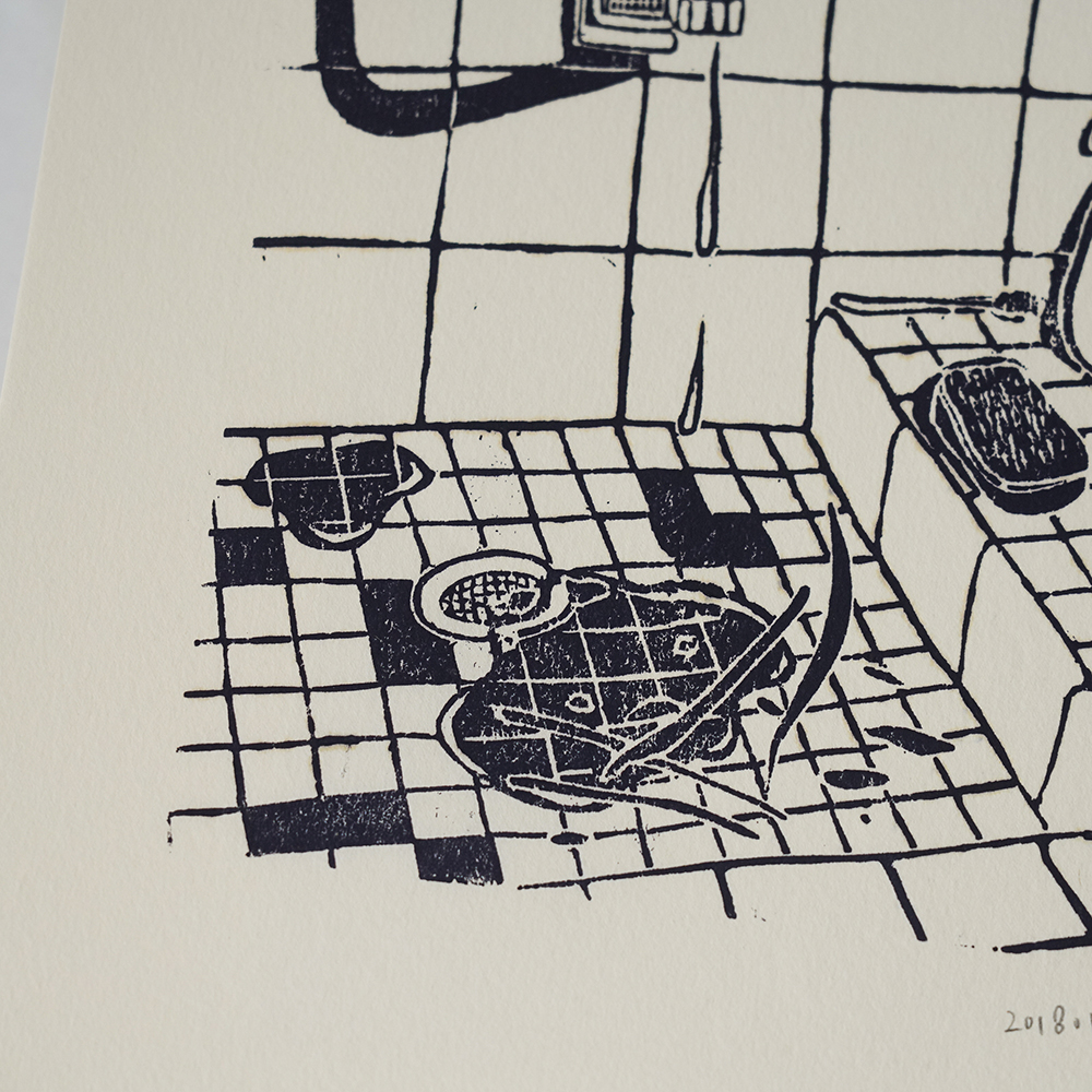 蔡詠欣 XINs《版畫 · 廚房 Kitchen》：黑白與藍色調，花卉植物與靜物題材，直幅限量作品。