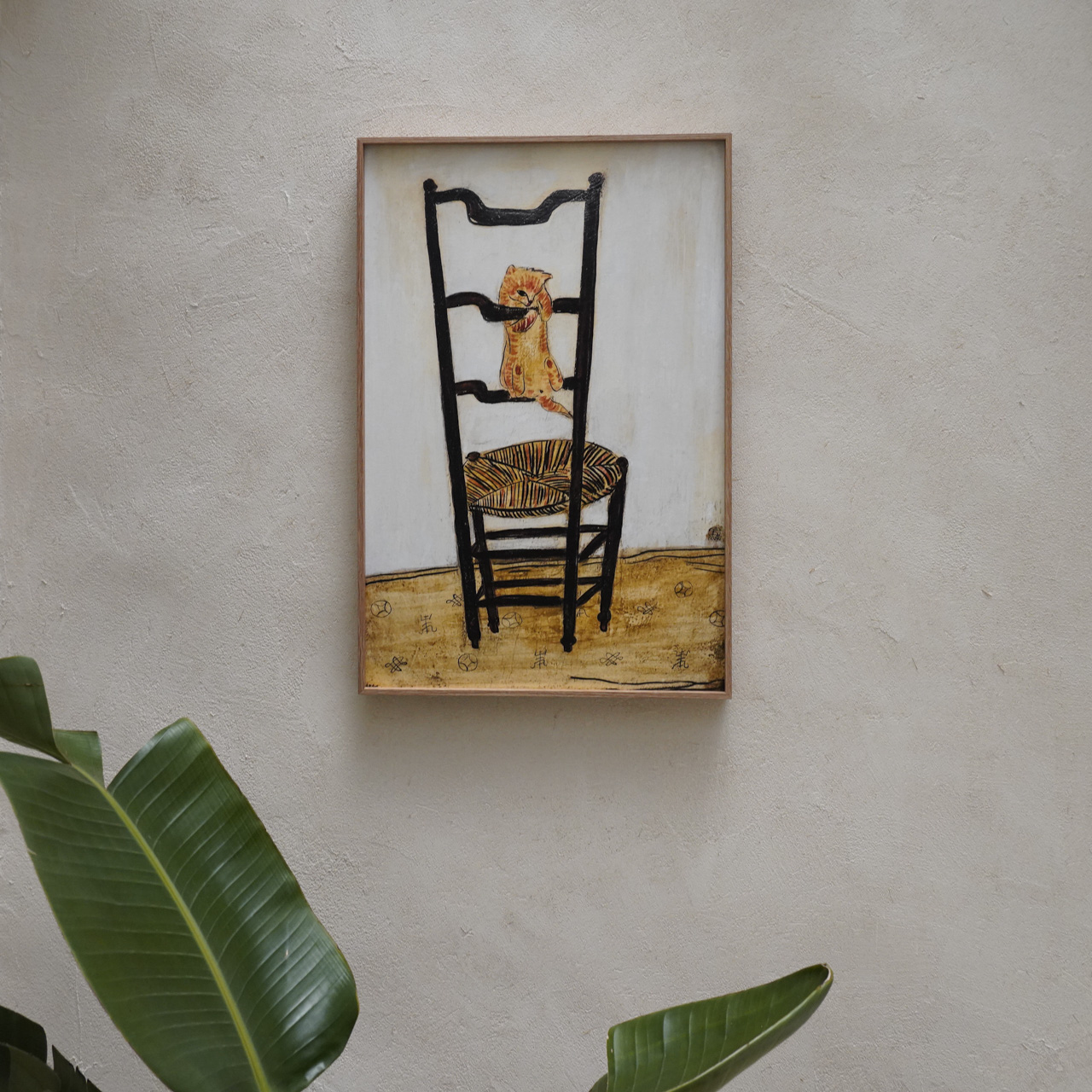 The cat climbing on the chair — Photo 1