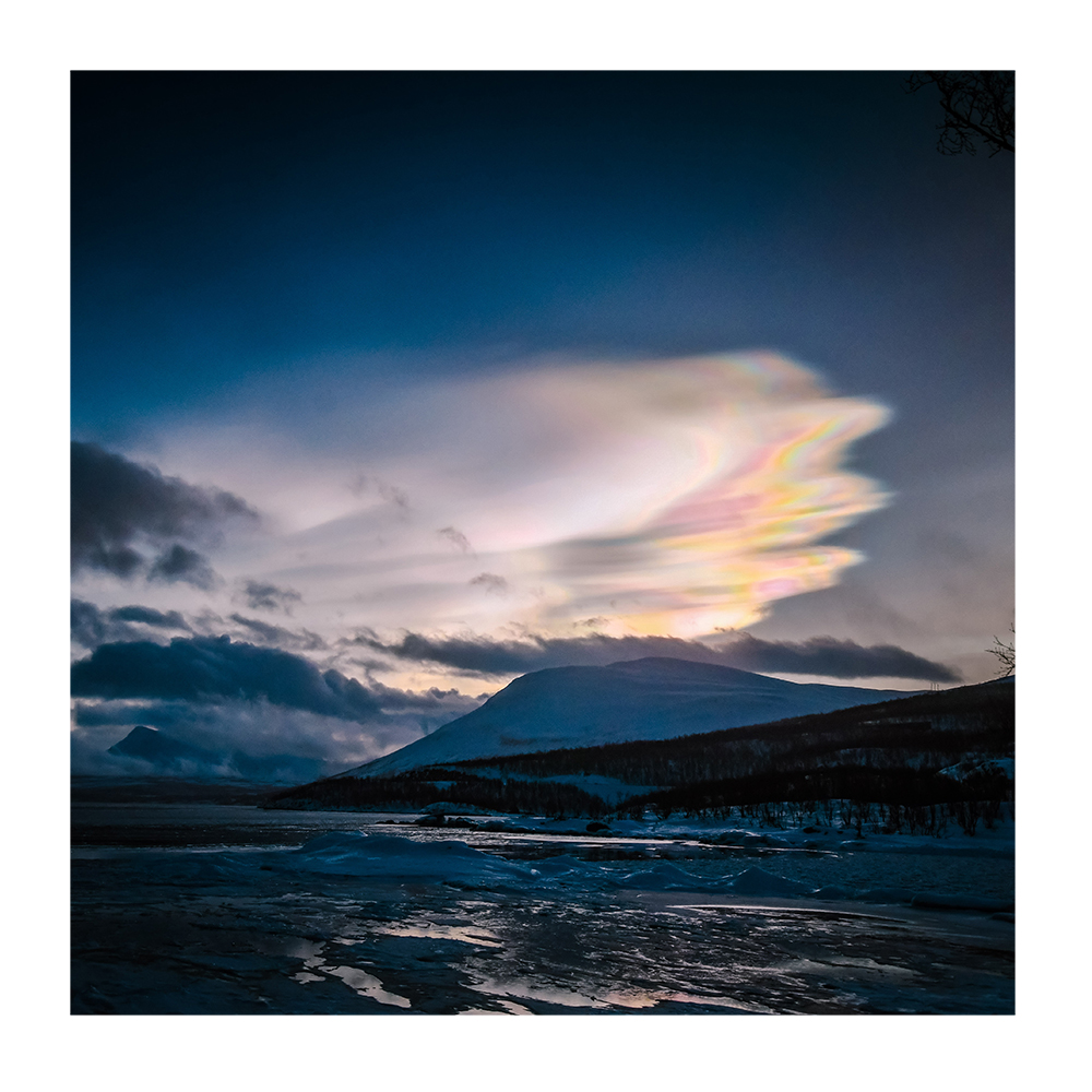 Fire Rainbow and Mountain — Photo 1