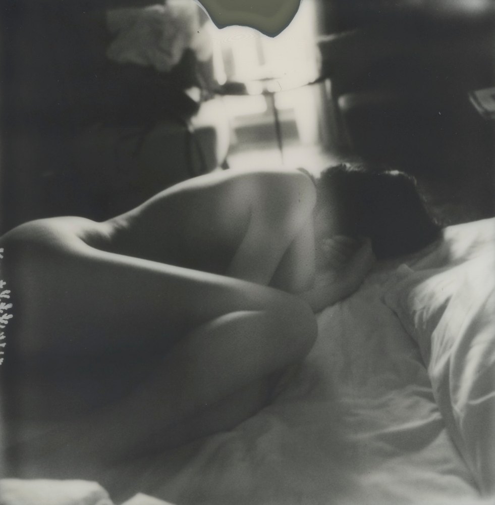 AL Poshi《Nude -1》：黑白與灰色調，人物與攝影與寫實題材，方形藝術掛畫。 作品原圖。