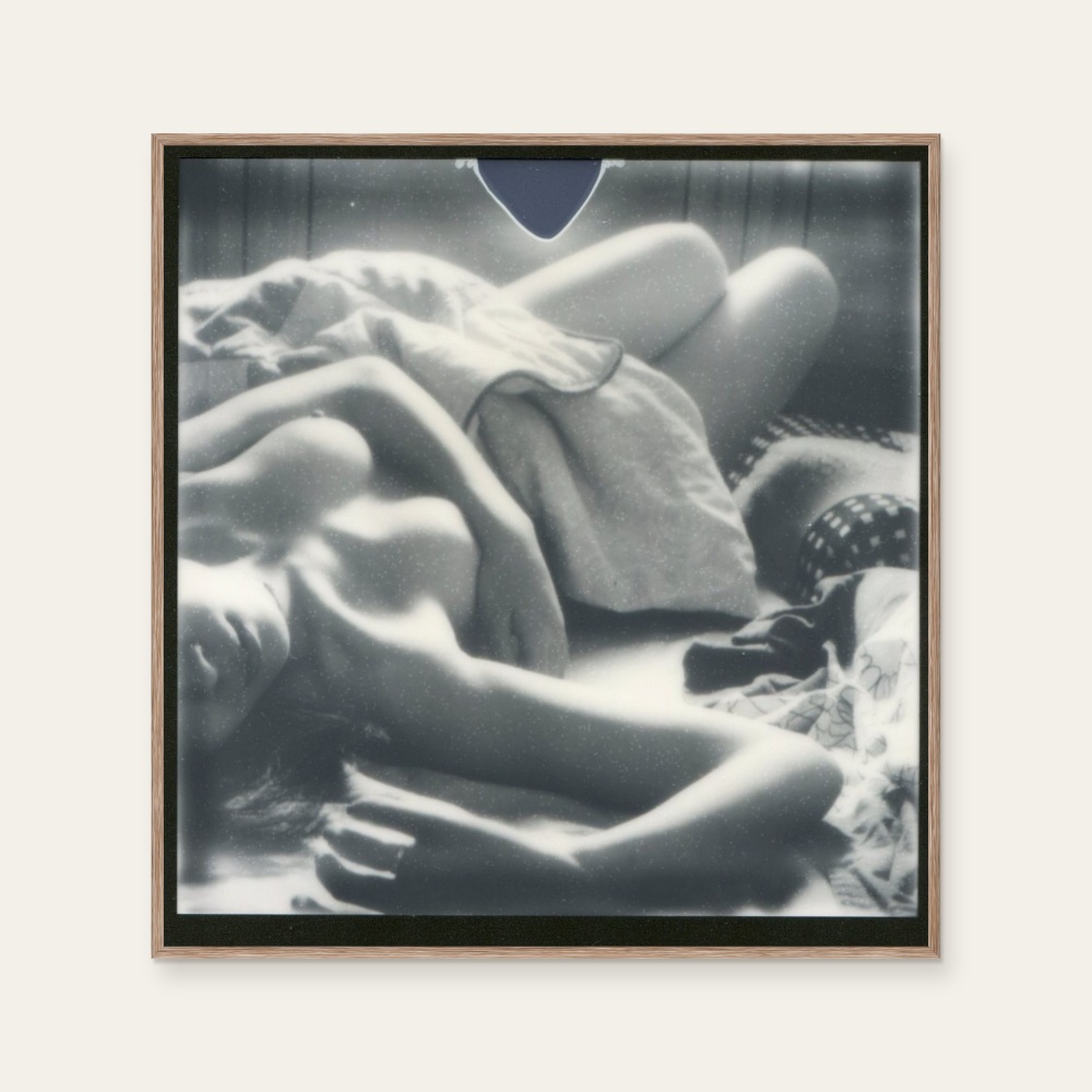 AL Poshi《Nude -3》：黑白與灰色調，人物與攝影與寫實題材，方形藝術掛畫。