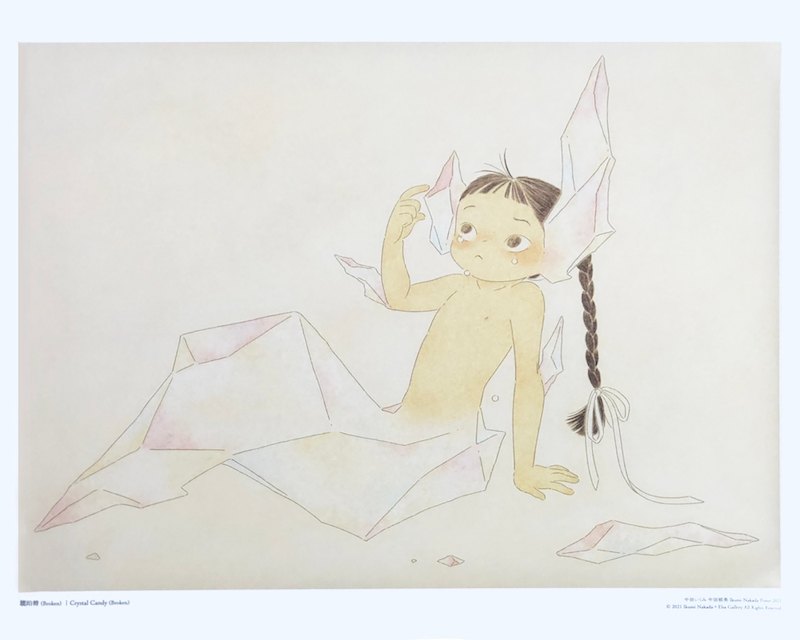中田郁美 Ikumi Nakada《琥珀糖- 坐著的女孩》：灰與奶茶／棕色調，角色題材，橫幅海報。 作品原圖。