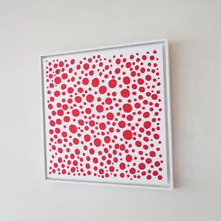 草間彌生 Yayoi Kusama《在陽光下祈願世界和平》：紅／橘色調，人物題材，海報。 作品原圖。