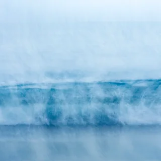 aPo《See Sea · Wave No.2》：粉紅與藍與奶茶／棕色調，自然風景與攝影與寫實題材，方形藝術掛畫。 作品原圖。