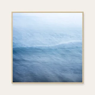 aPo《See Sea · Wave No.1》：藍色調，自然風景與攝影與寫實題材，方形藝術掛畫。