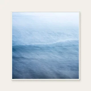 aPo《See Sea · Wave No.1》：藍色調，自然風景與攝影與寫實題材，方形藝術掛畫。 封面圖片。