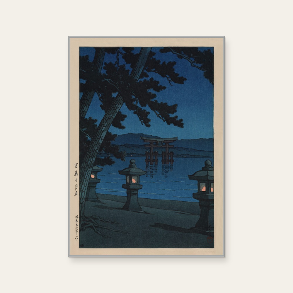川瀬巴水 Kawase Hasui《宮島月夜》:藍與黑白色調,自然風景題材,直幅藝術掛畫。 封面圖片。