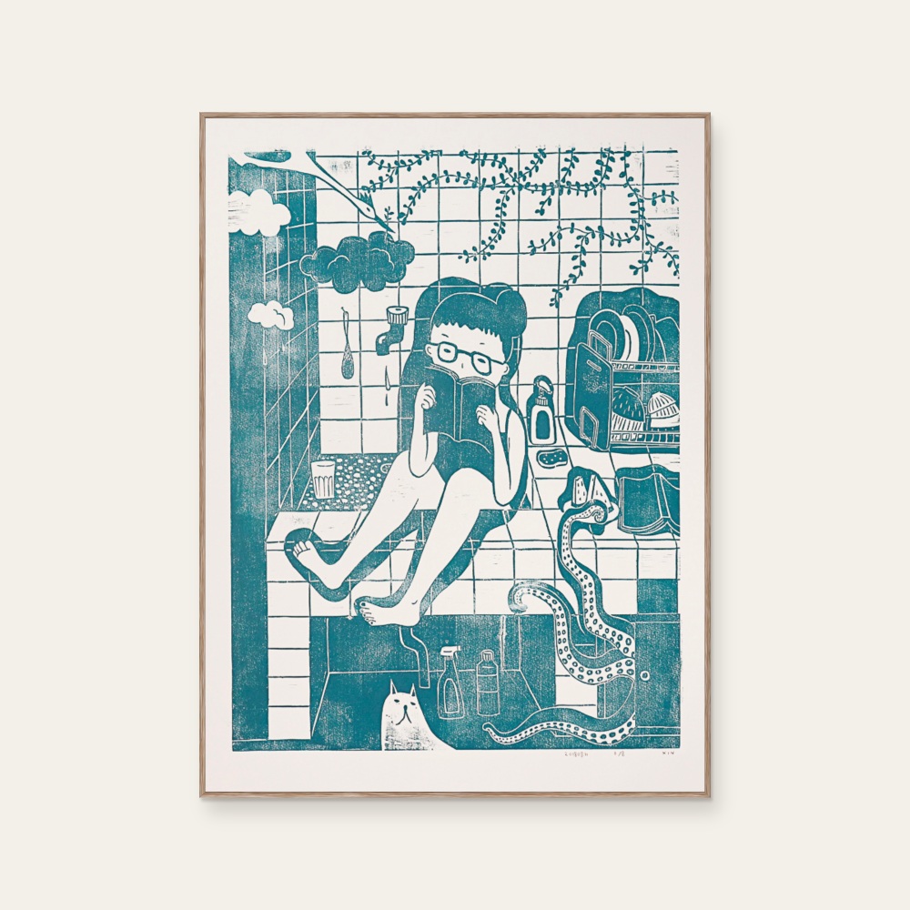 蔡詠欣 XINs《原作版畫 · 在家的日子 水槽 sink》：藍綠色調，人物與角色題材，直幅限量作品。