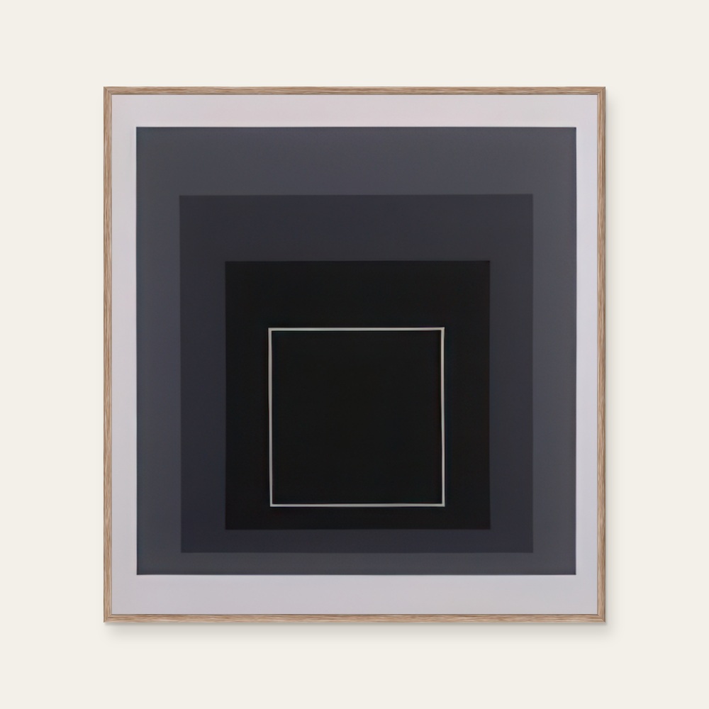 Josef Albers《Homage to the Square(Inky Gradations)》：黑白色調，抽象線條題材，方形藝術掛畫。 產品圖片 2。