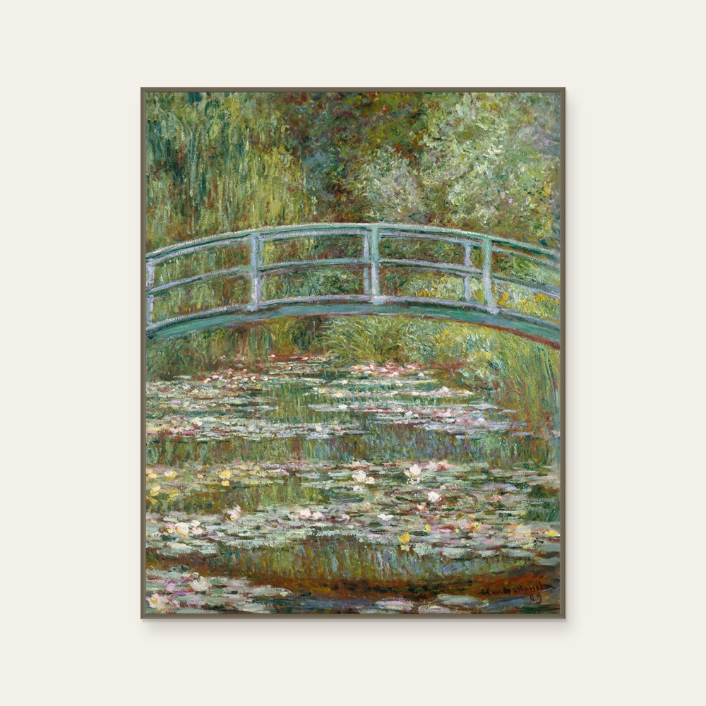 莫內 Monet《水蓮池上的日本橋（Bridge over a Pond of Water Lilies）》：綠與黃色調，花卉植物與靜物與自然風景題材，直幅藝術掛畫。 產品圖片 2。