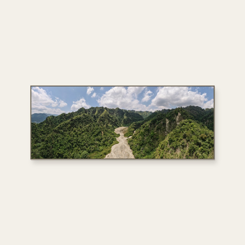 aPo《當代攝影 · 壯闊山林-九九峰-3》：綠與藍色調，自然風景與攝影與寫實題材，橫幅藝術掛畫。 產品圖片 2。